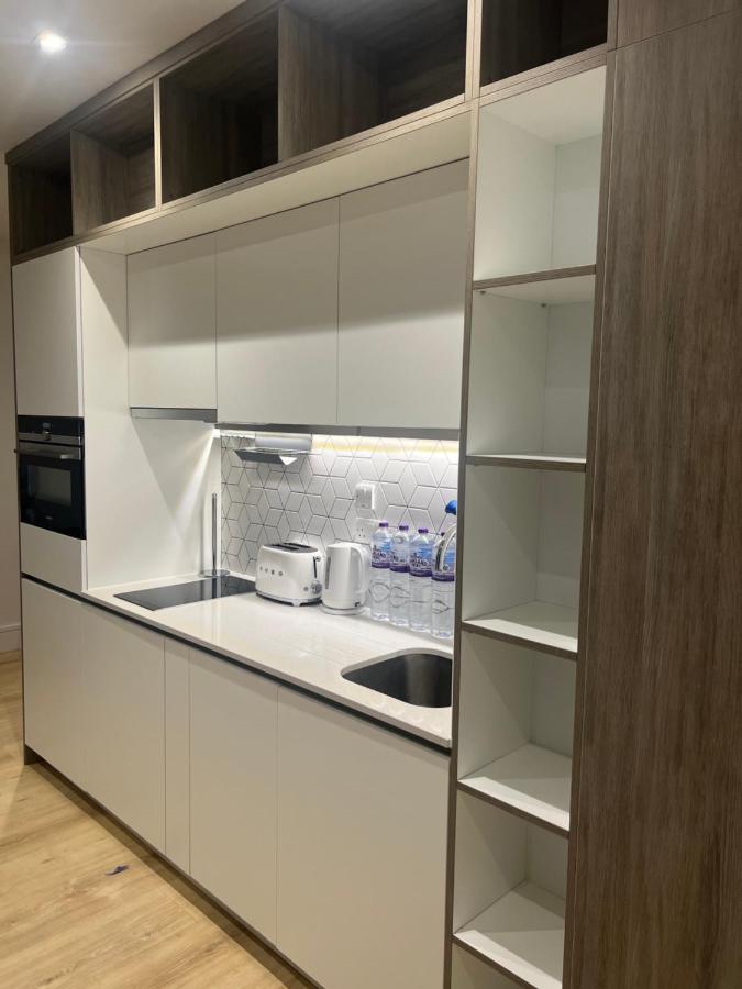 הית'רו London Luxxe Suites & Apartments - London Heathrow Airport, Terminal 1 2 3 4 5 מראה חיצוני תמונה