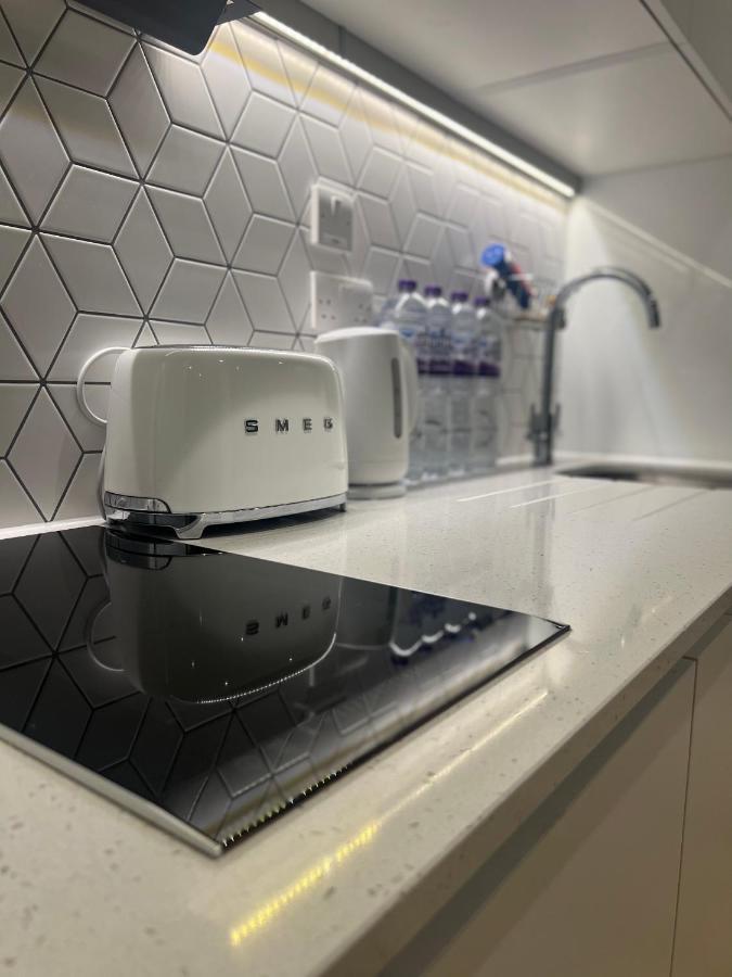 הית'רו London Luxxe Suites & Apartments - London Heathrow Airport, Terminal 1 2 3 4 5 מראה חיצוני תמונה