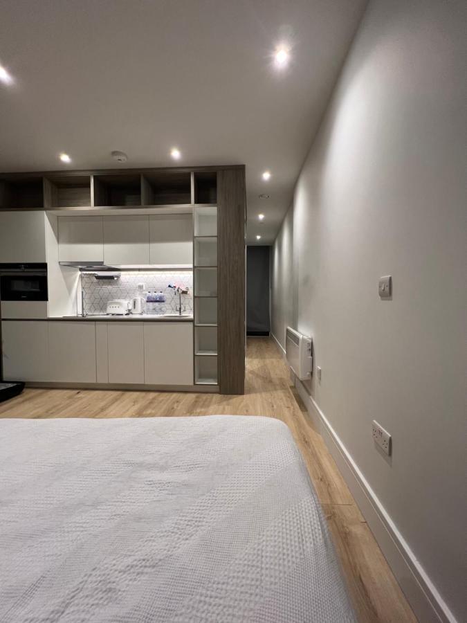 הית'רו London Luxxe Suites & Apartments - London Heathrow Airport, Terminal 1 2 3 4 5 מראה חיצוני תמונה