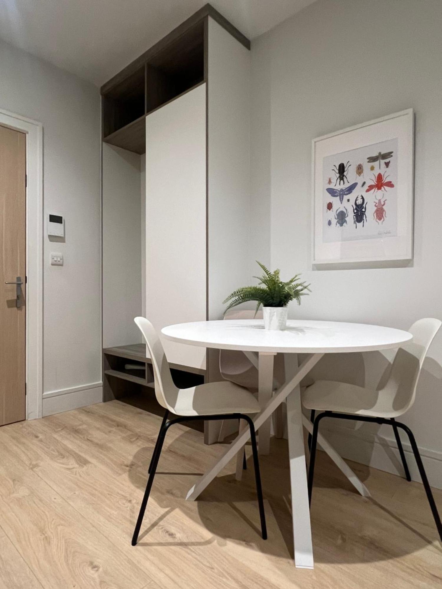 הית'רו London Luxxe Suites & Apartments - London Heathrow Airport, Terminal 1 2 3 4 5 מראה חיצוני תמונה