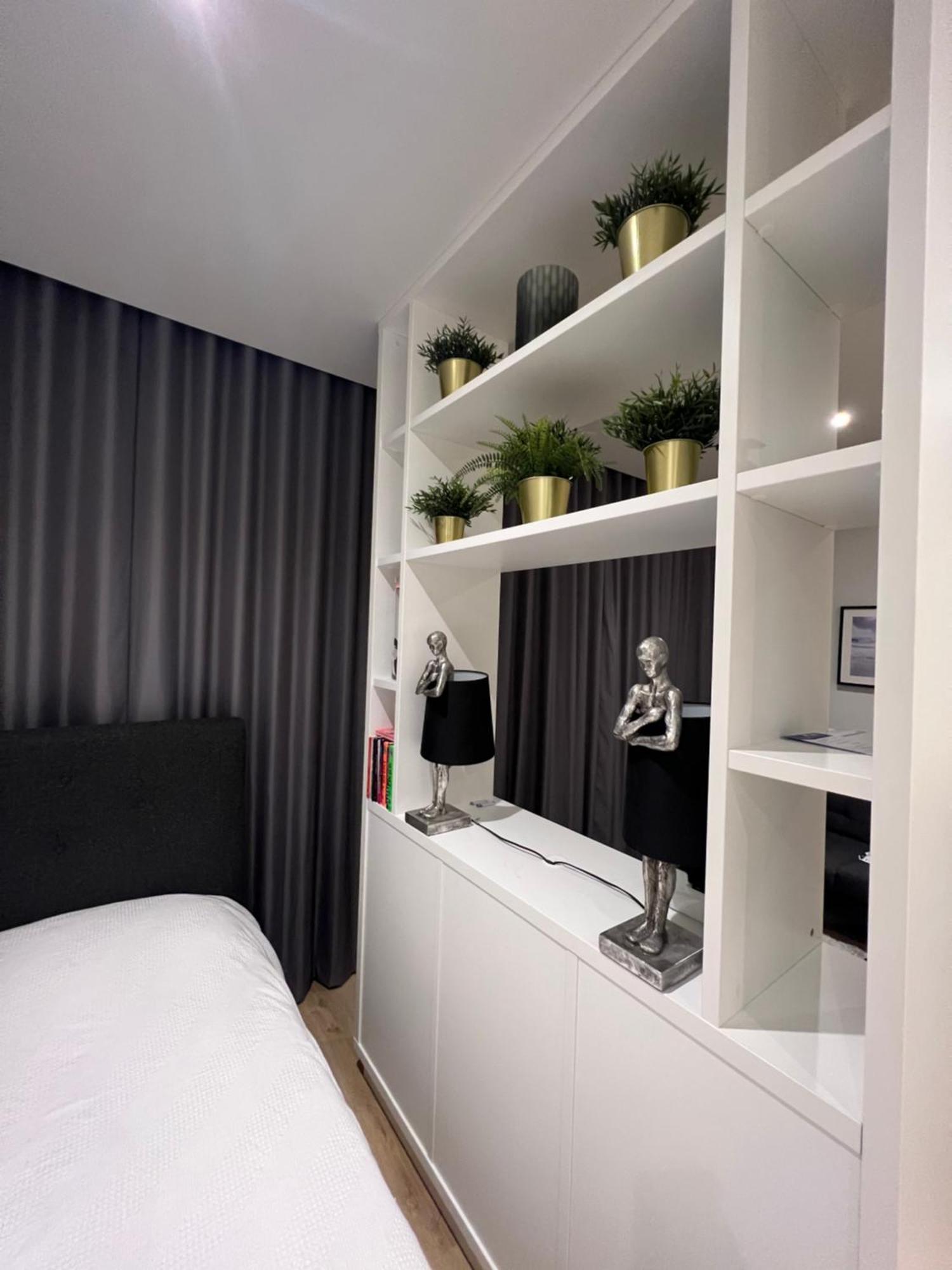 הית'רו London Luxxe Suites & Apartments - London Heathrow Airport, Terminal 1 2 3 4 5 מראה חיצוני תמונה