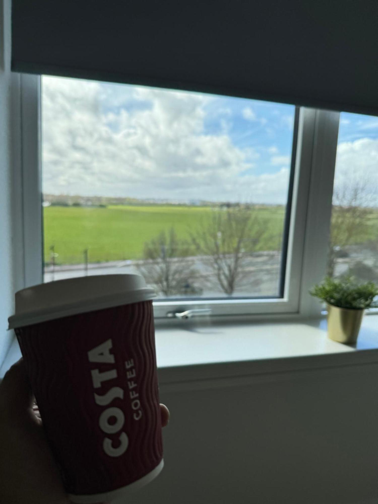 הית'רו London Luxxe Suites & Apartments - London Heathrow Airport, Terminal 1 2 3 4 5 מראה חיצוני תמונה