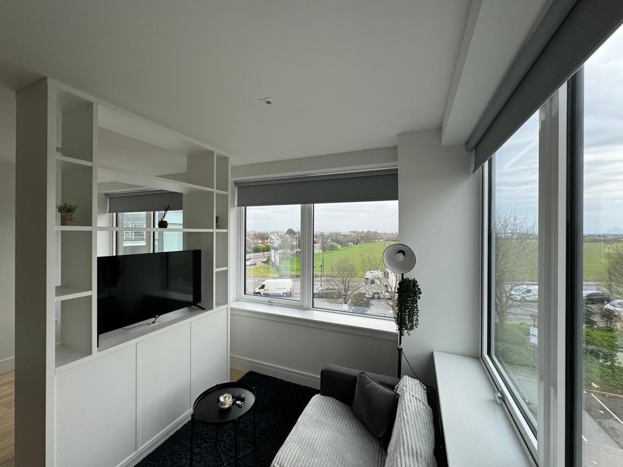 הית'רו London Luxxe Suites & Apartments - London Heathrow Airport, Terminal 1 2 3 4 5 מראה חיצוני תמונה