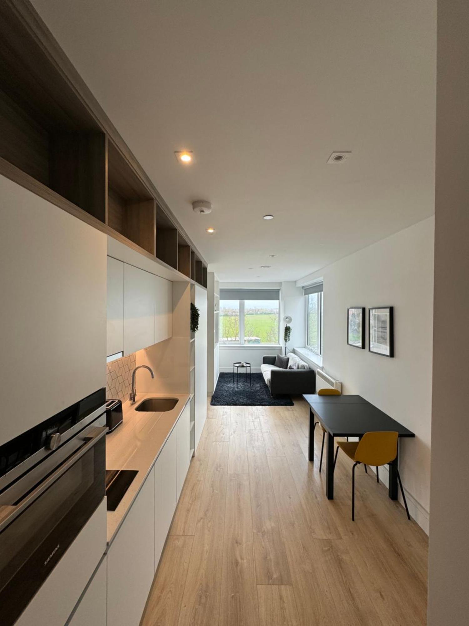 הית'רו London Luxxe Suites & Apartments - London Heathrow Airport, Terminal 1 2 3 4 5 מראה חיצוני תמונה